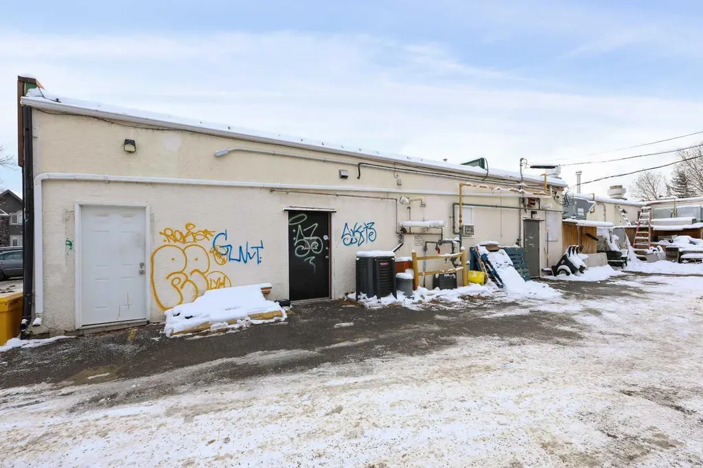 2028-2032-2040 42 Avenue SW Calgary AB T2T 2M7