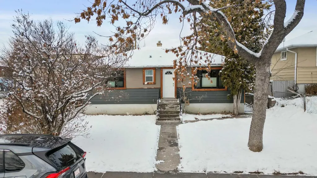 2028-2032-2040 42 Avenue SW Calgary AB T2T 2M7