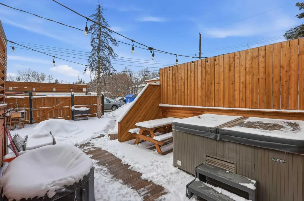 2028-2032-2040 42 Avenue SW Calgary AB T2T 2M7