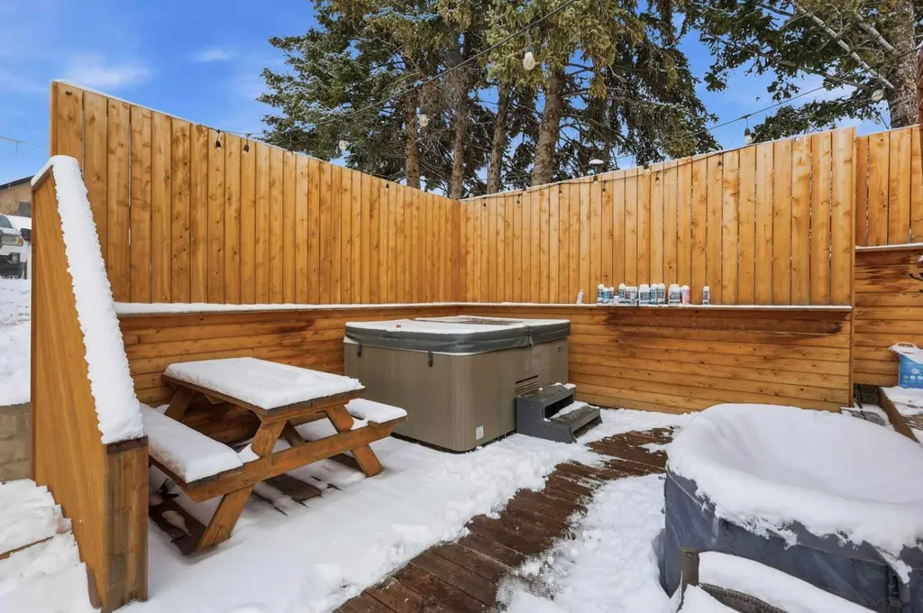 2028-2032-2040 42 Avenue SW Calgary AB T2T 2M7