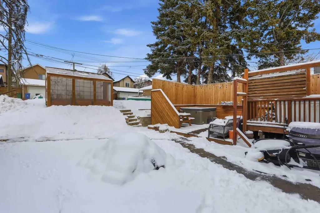 2028-2032-2040 42 Avenue SW Calgary AB T2T 2M7