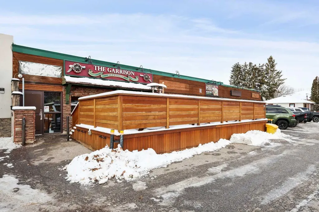 2028-2032-2040 42 Avenue SW Calgary AB T2T 2M7