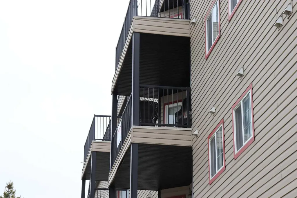5037 7 Avenue Edson AB T7E 0A8