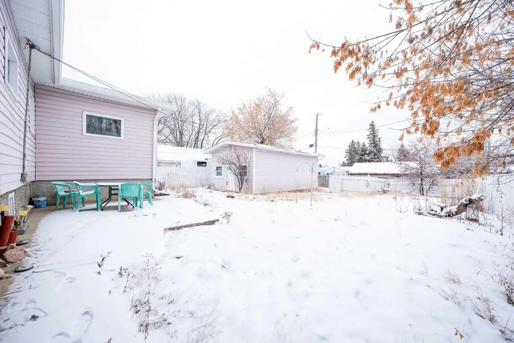 9513 105 Avenue Grande Prairie AB T8V 1G5