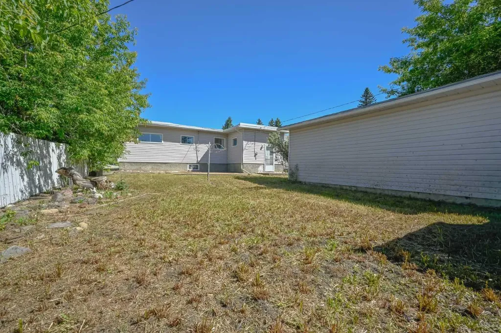 9513 105 Avenue Grande Prairie AB T8V 1G5