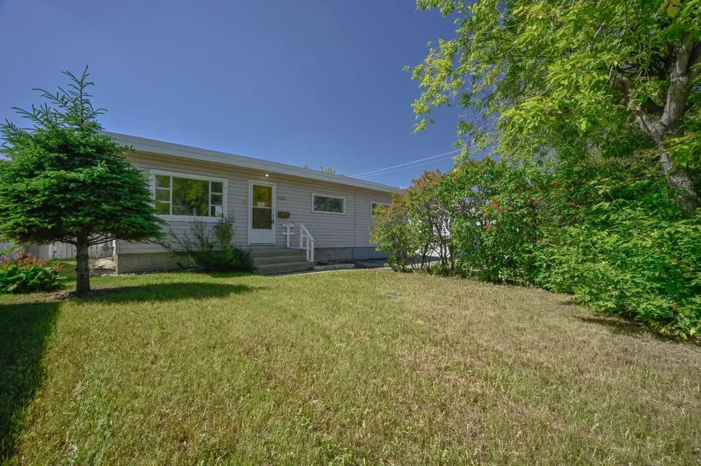 9513 105 Avenue Grande Prairie AB T8V 1G5
