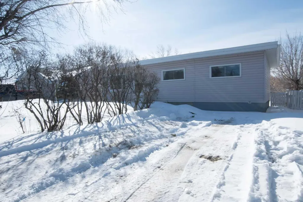 9513 105 Avenue Grande Prairie AB T8V 1G5