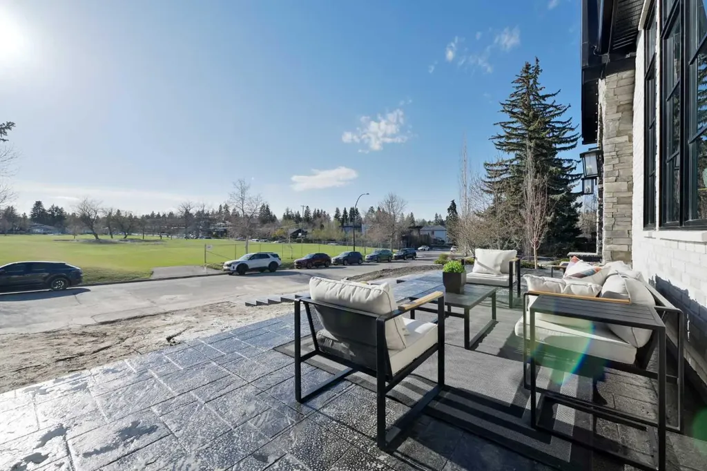 3614 10 Street SW Calgary AB T2T 3H8