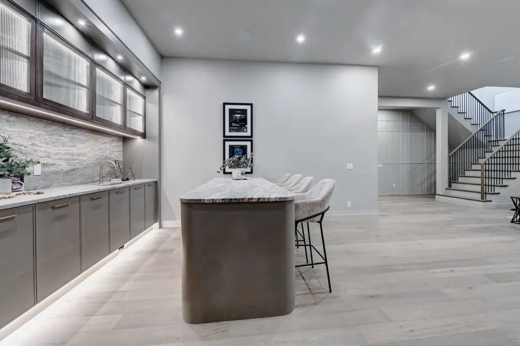 3614 10 Street SW Calgary AB T2T 3H8