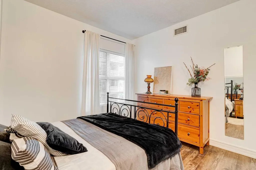 110 7 Street SW Calgary AB T2P 5M9