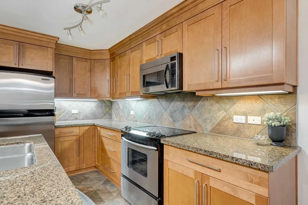 110 7 Street SW Calgary AB T2P 5M9