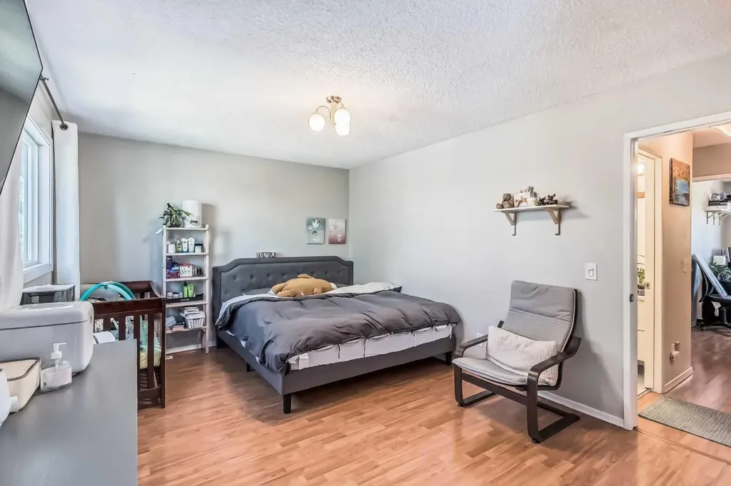 1451 Berkley Drive NW Calgary AB T3K 1T6