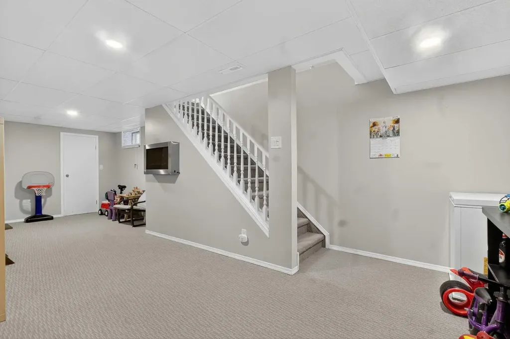 1451 Berkley Drive NW Calgary AB T3K 1T6