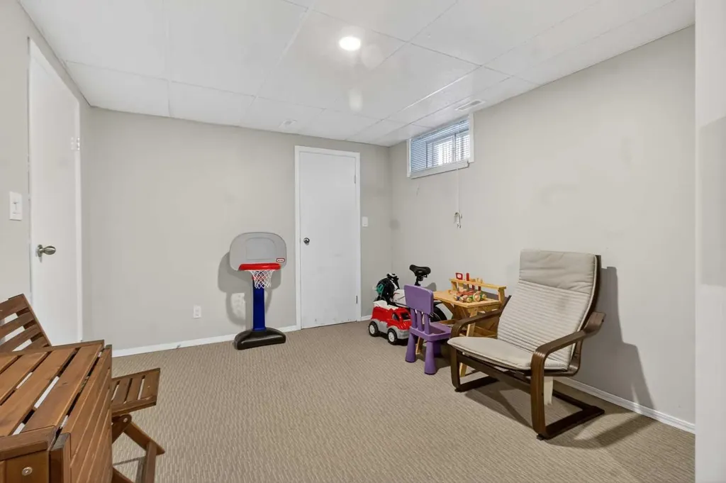 1451 Berkley Drive NW Calgary AB T3K 1T6