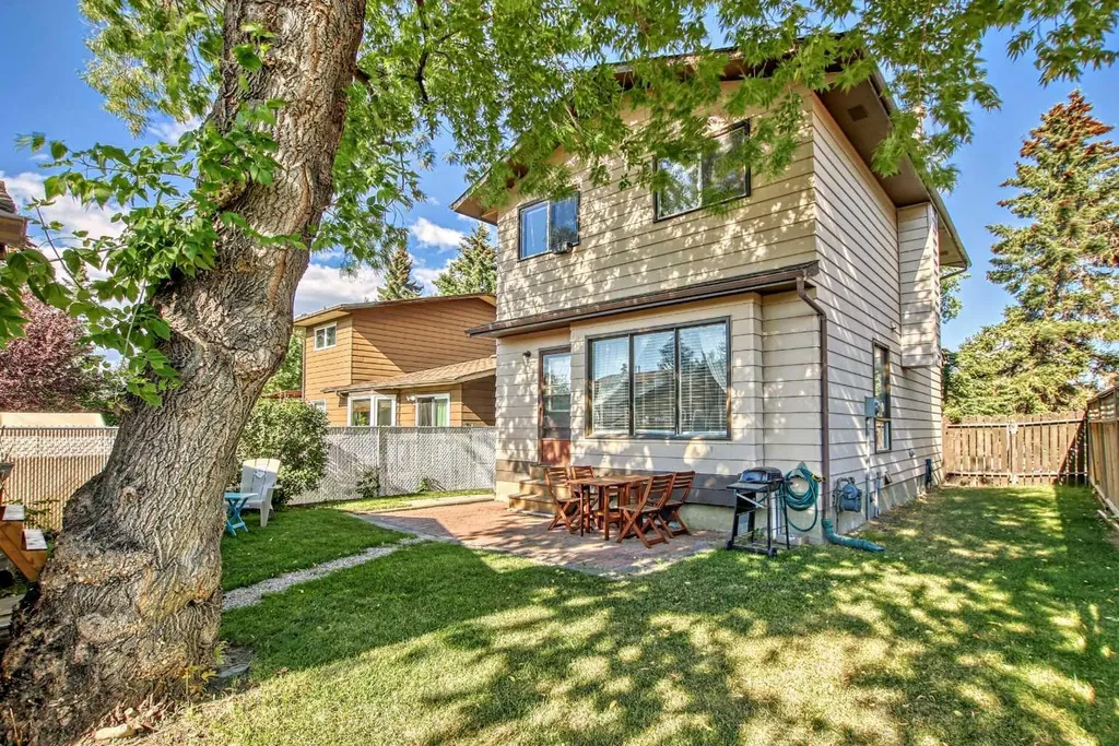 1451 Berkley Drive NW Calgary AB T3K 1T6