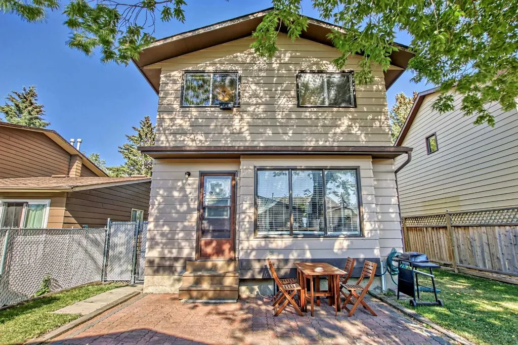 1451 Berkley Drive NW Calgary AB T3K 1T6