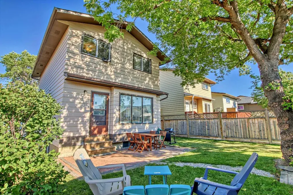 1451 Berkley Drive NW Calgary AB T3K 1T6