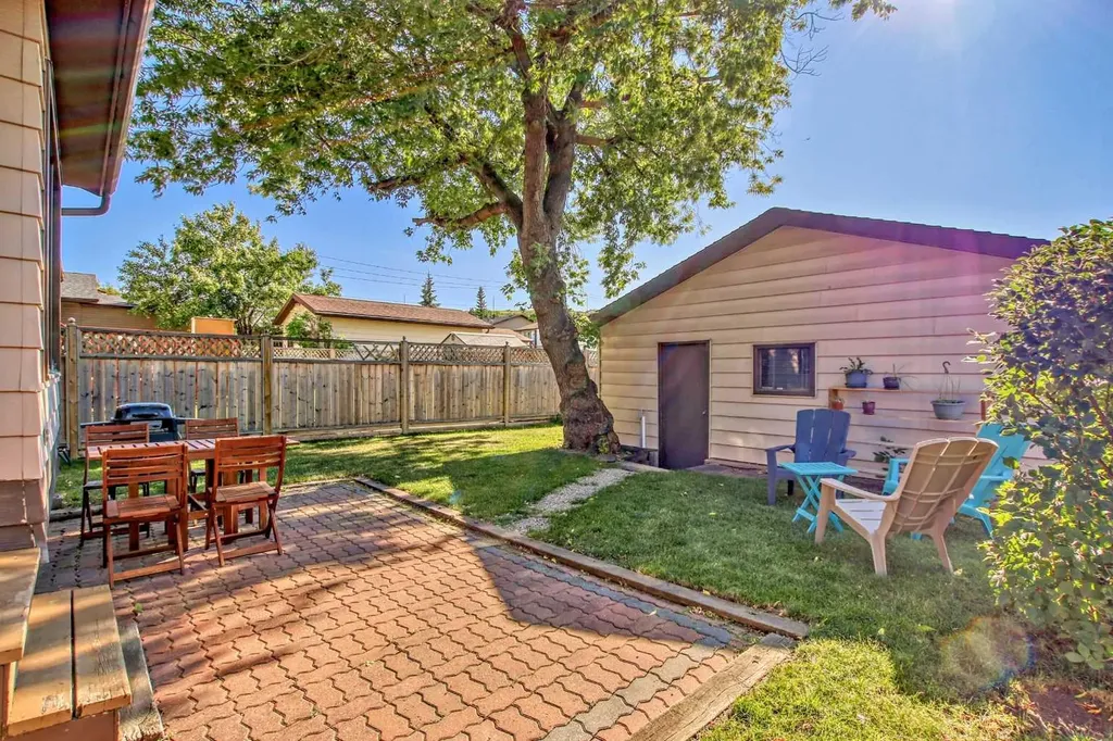 1451 Berkley Drive NW Calgary AB T3K 1T6