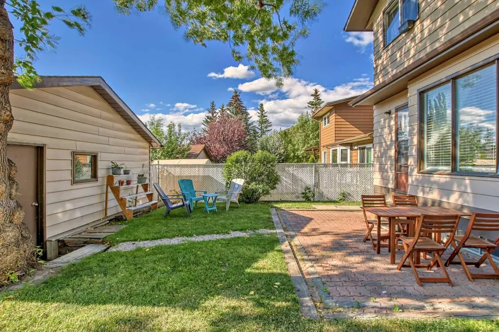 1451 Berkley Drive NW Calgary AB T3K 1T6