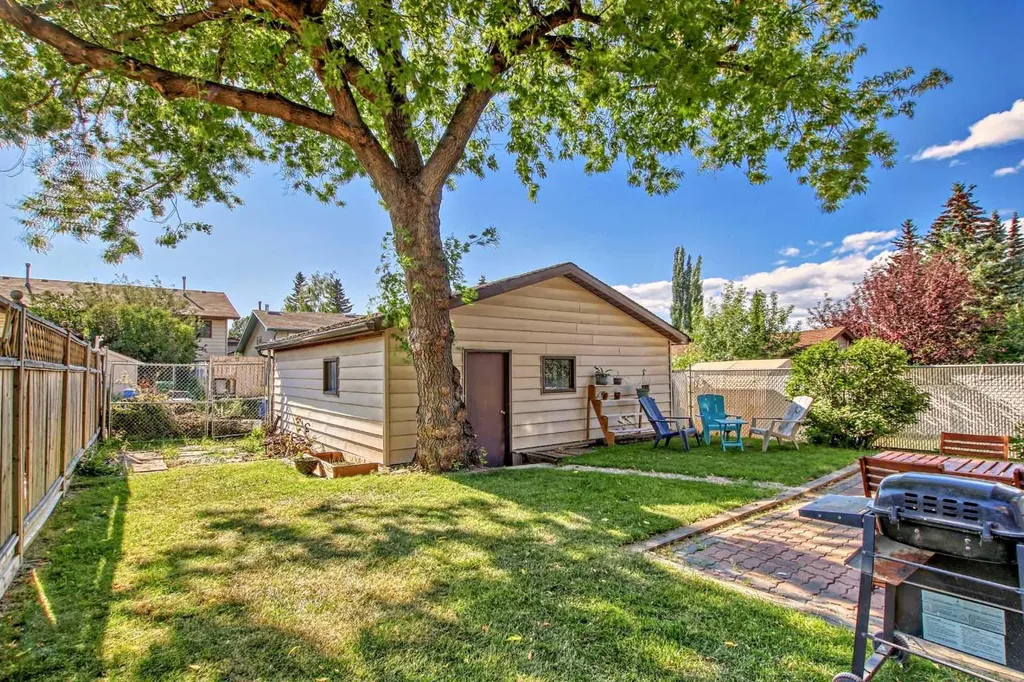 1451 Berkley Drive NW Calgary AB T3K 1T6