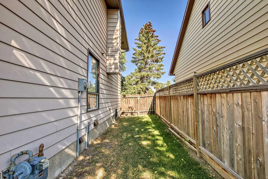 1451 Berkley Drive NW Calgary AB T3K 1T6