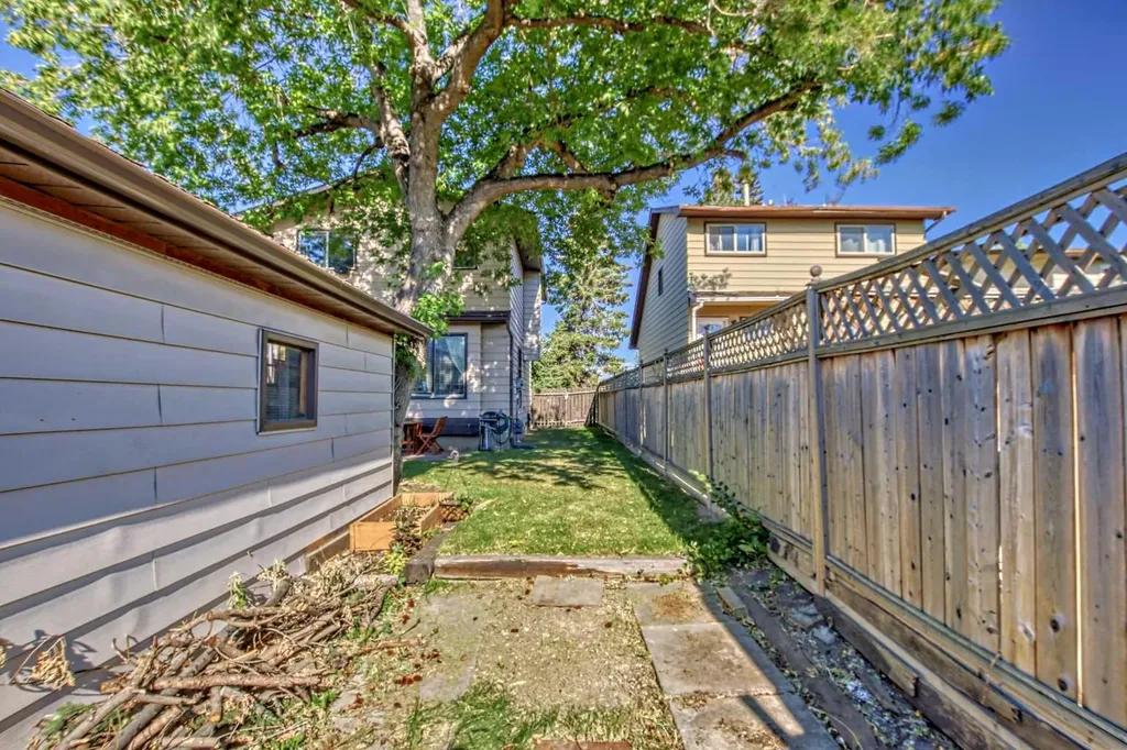 1451 Berkley Drive NW Calgary AB T3K 1T6