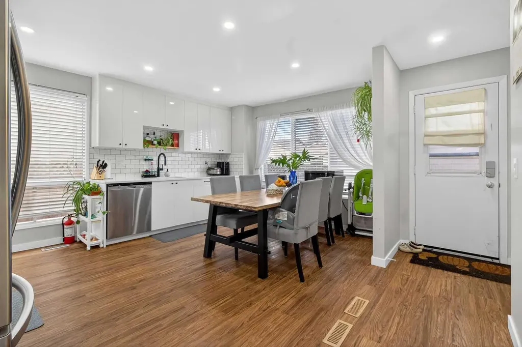 1451 Berkley Drive NW Calgary AB T3K 1T6