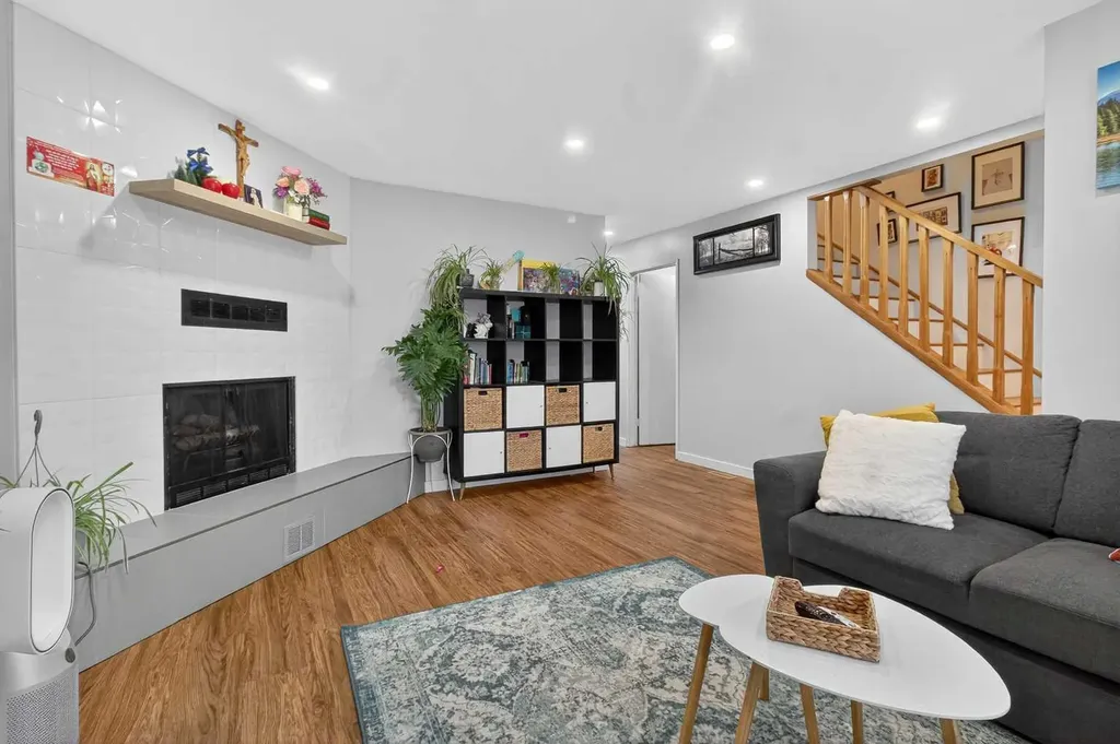 1451 Berkley Drive NW Calgary AB T3K 1T6