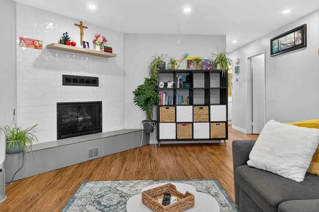 1451 Berkley Drive NW Calgary AB T3K 1T6