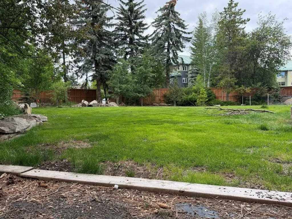 1711, 1715 92 Avenue SW Calgary AB T2V5C8