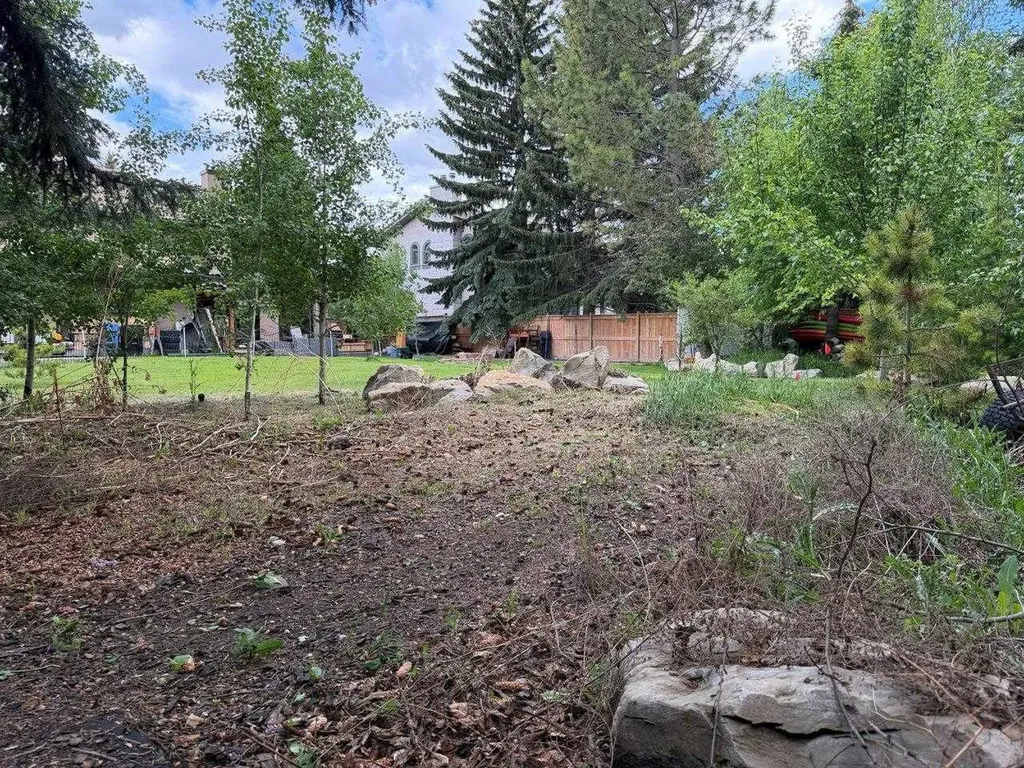 1711, 1715 92 Avenue SW Calgary AB T2V5C8