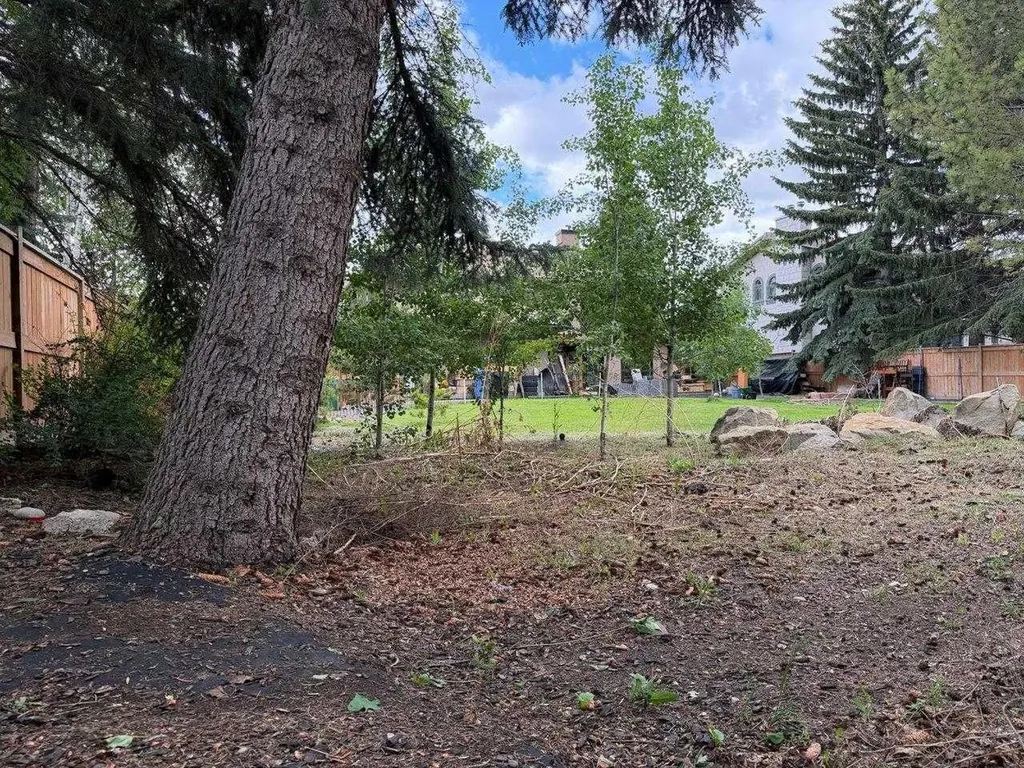 1711, 1715 92 Avenue SW Calgary AB T2V5C8