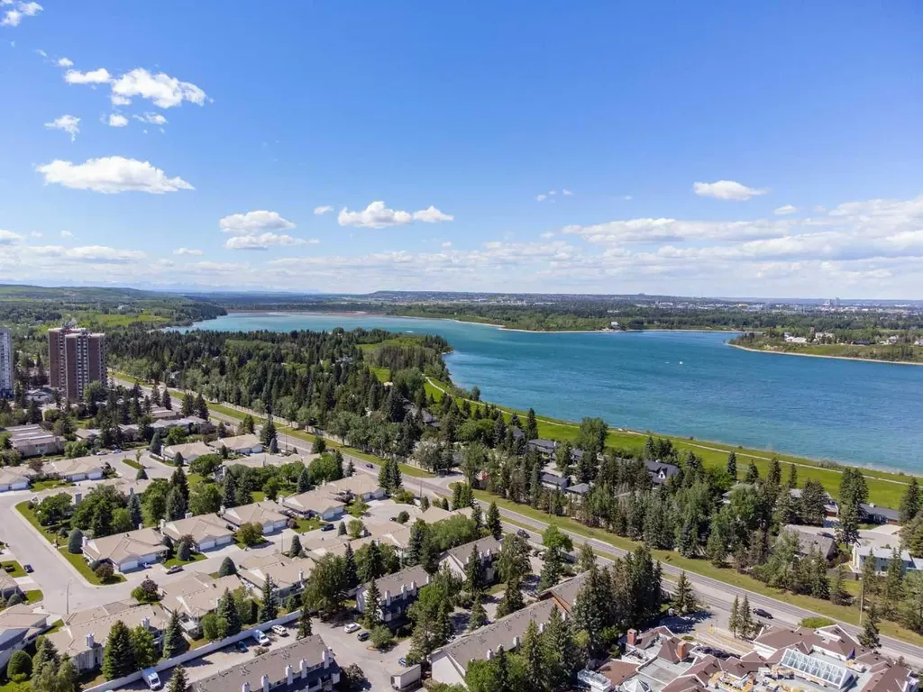 1711, 1715 92 Avenue SW Calgary AB T2V5C8