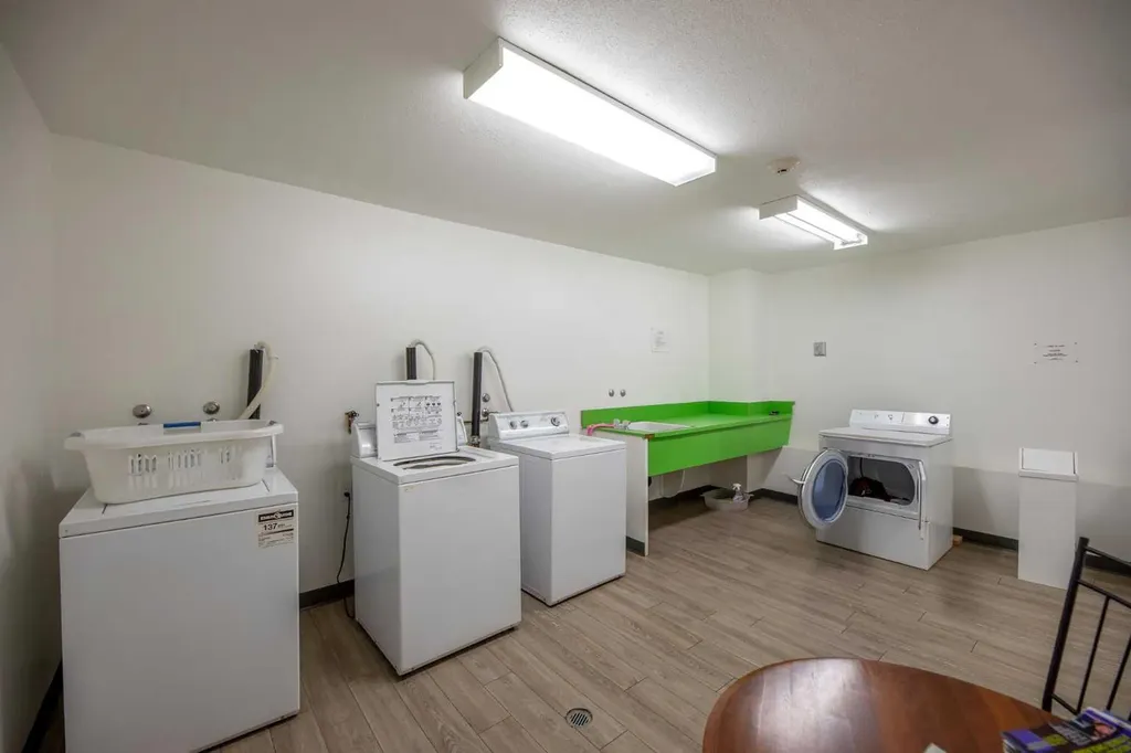 3730 50 Street NW Calgary AB T3A 2V9