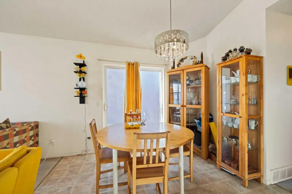 87 Taralea Gardens NE Calgary AB T3J 4W5