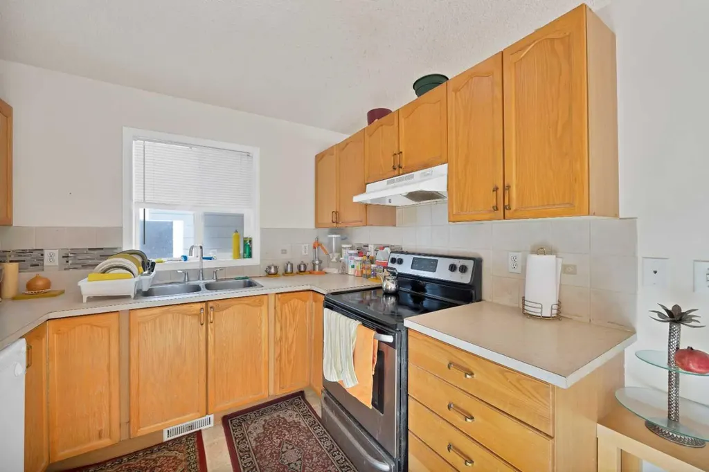 87 Taralea Gardens NE Calgary AB T3J 4W5