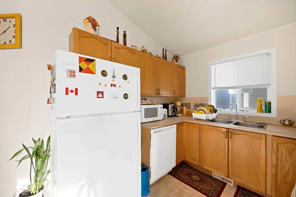 87 Taralea Gardens NE Calgary AB T3J 4W5