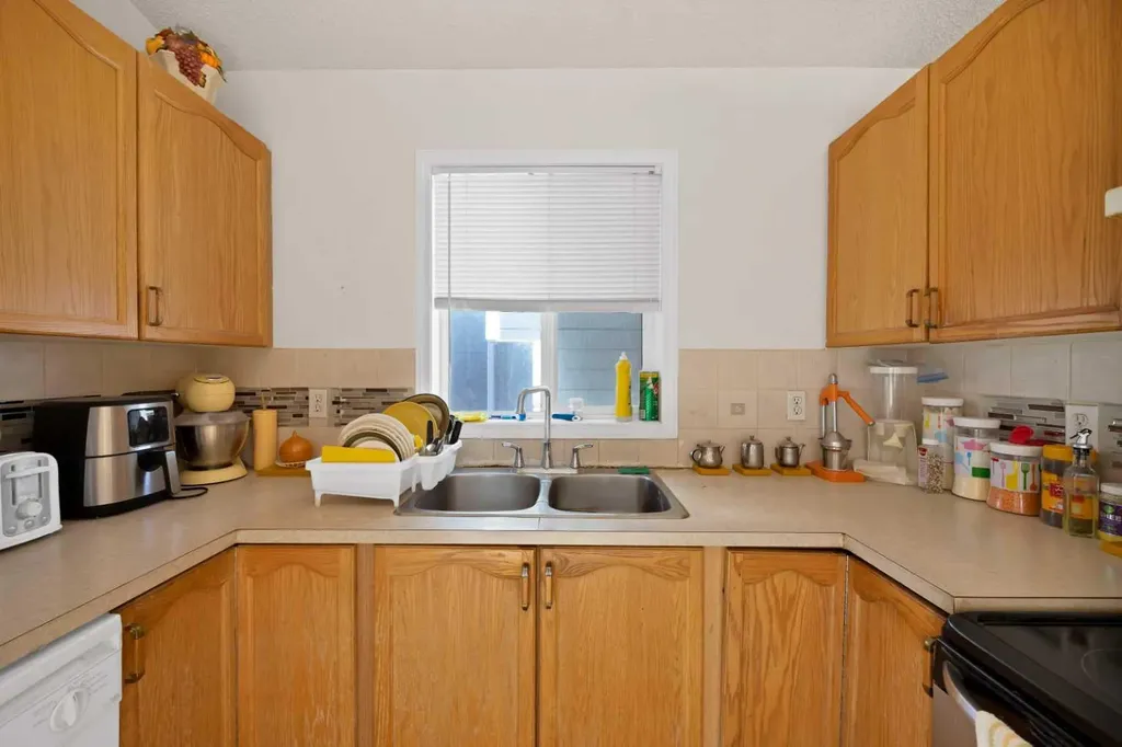 87 Taralea Gardens NE Calgary AB T3J 4W5