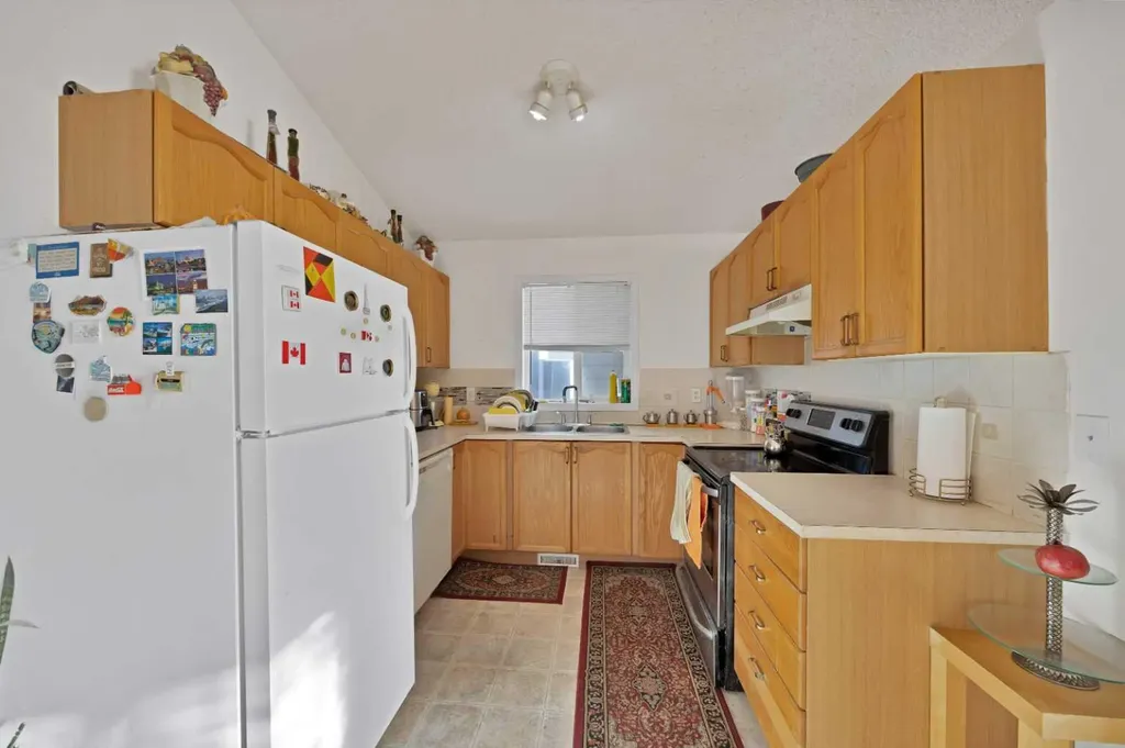87 Taralea Gardens NE Calgary AB T3J 4W5