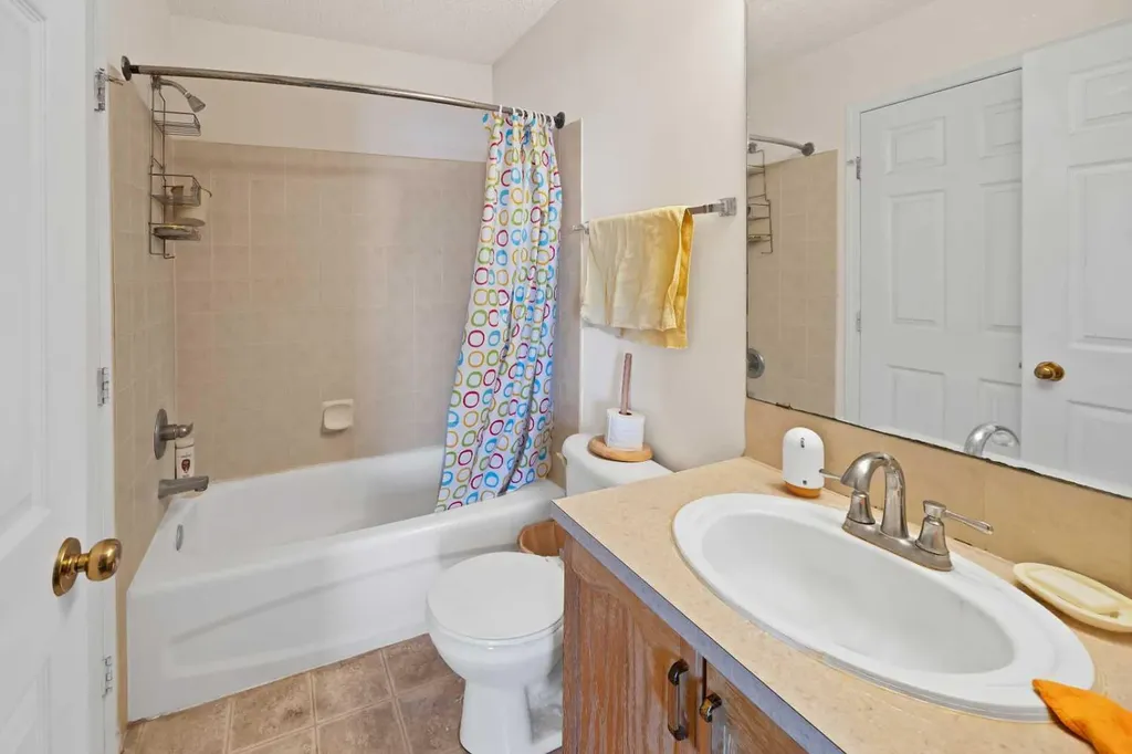 87 Taralea Gardens NE Calgary AB T3J 4W5