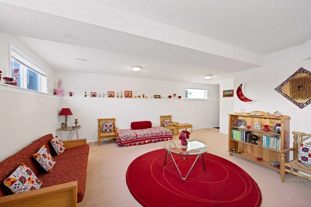 87 Taralea Gardens NE Calgary AB T3J 4W5