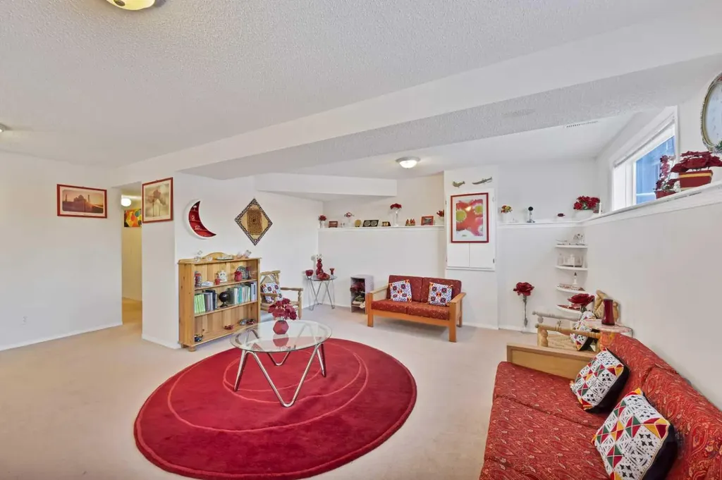 87 Taralea Gardens NE Calgary AB T3J 4W5