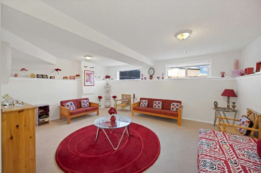 87 Taralea Gardens NE Calgary AB T3J 4W5