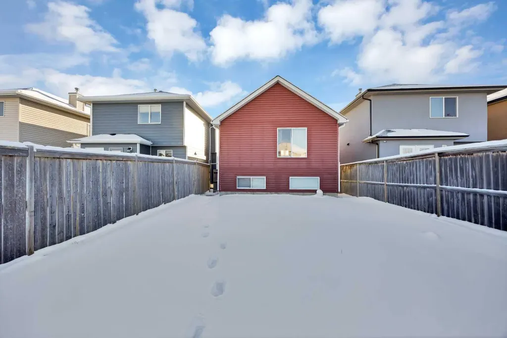 87 Taralea Gardens NE Calgary AB T3J 4W5