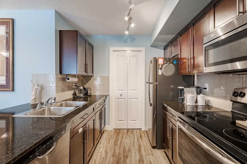2715 12 Avenue SE Calgary AB T2A4X8
