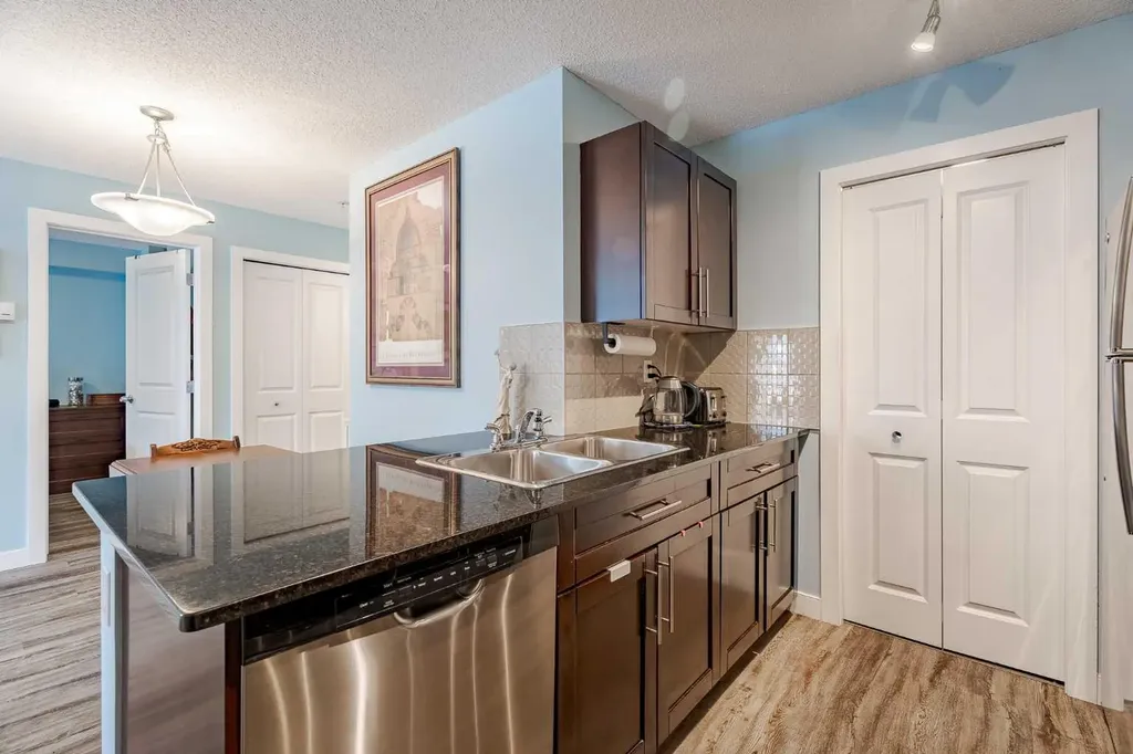 2715 12 Avenue SE Calgary AB T2A4X8