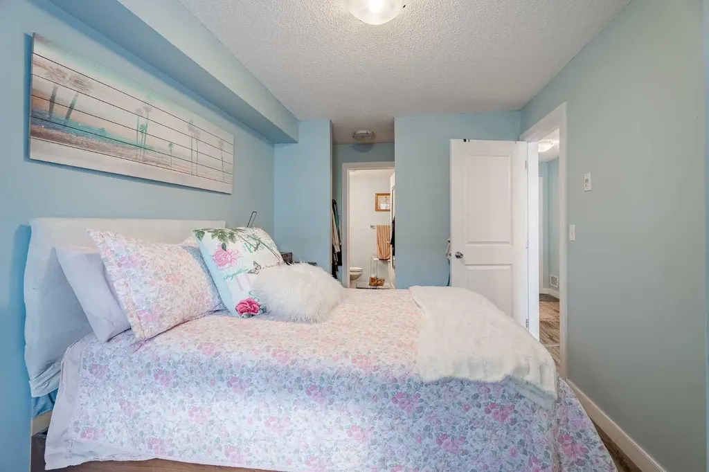 2715 12 Avenue SE Calgary AB T2A4X8