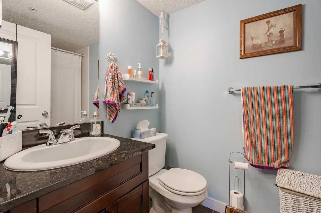 2715 12 Avenue SE Calgary AB T2A4X8