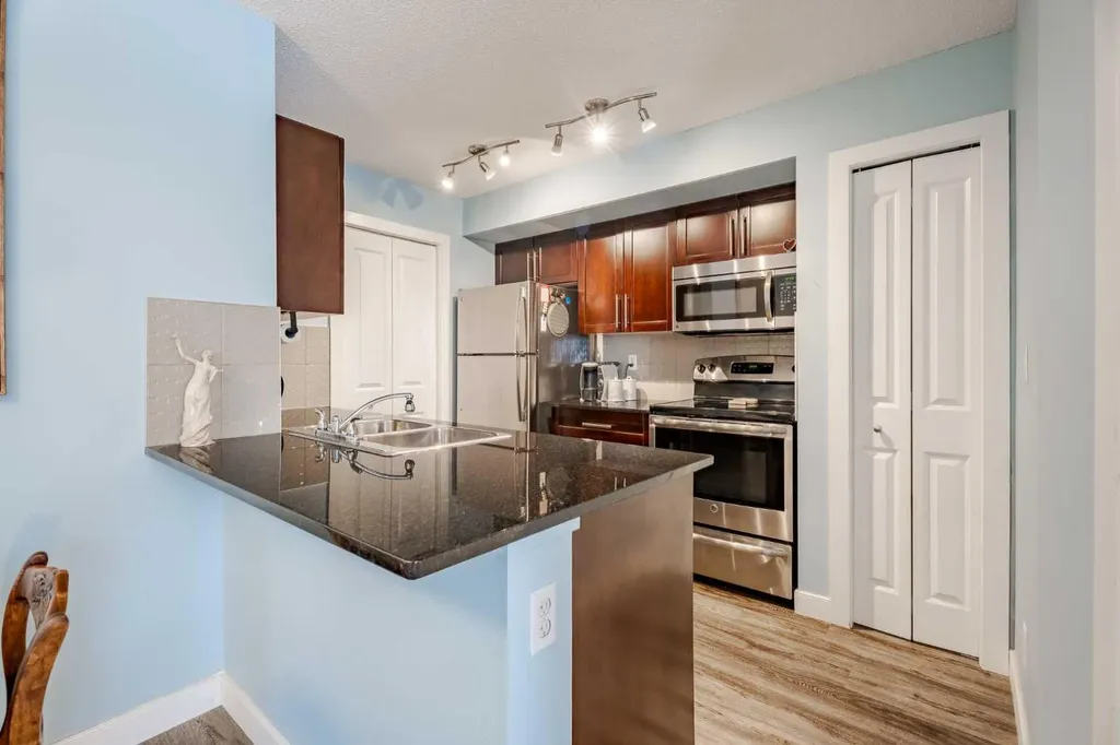 2715 12 Avenue SE Calgary AB T2A4X8