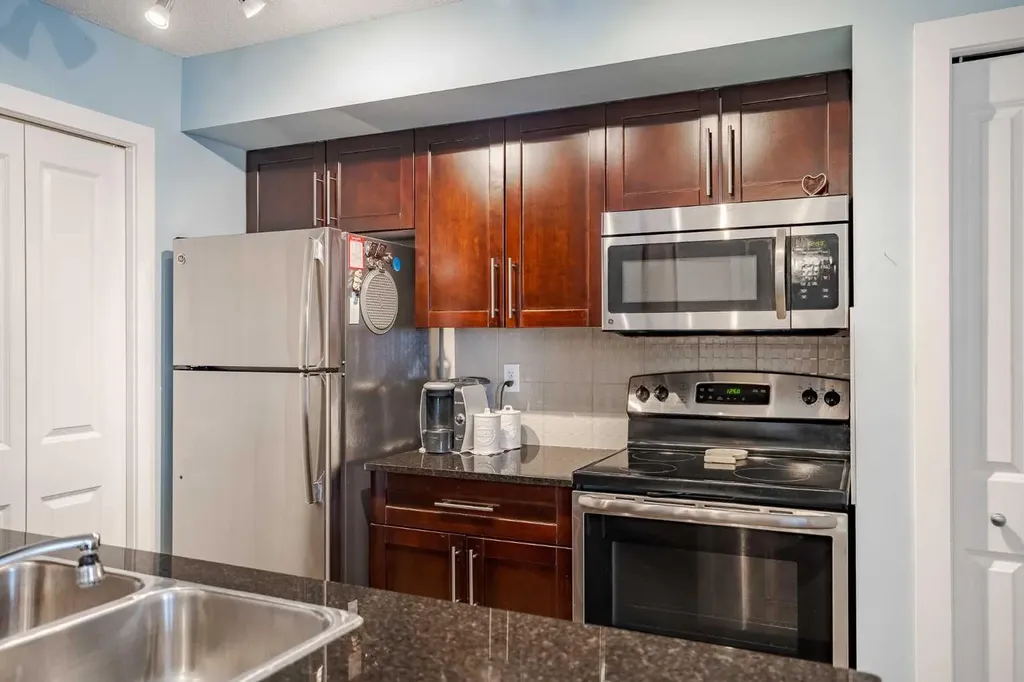 2715 12 Avenue SE Calgary AB T2A4X8